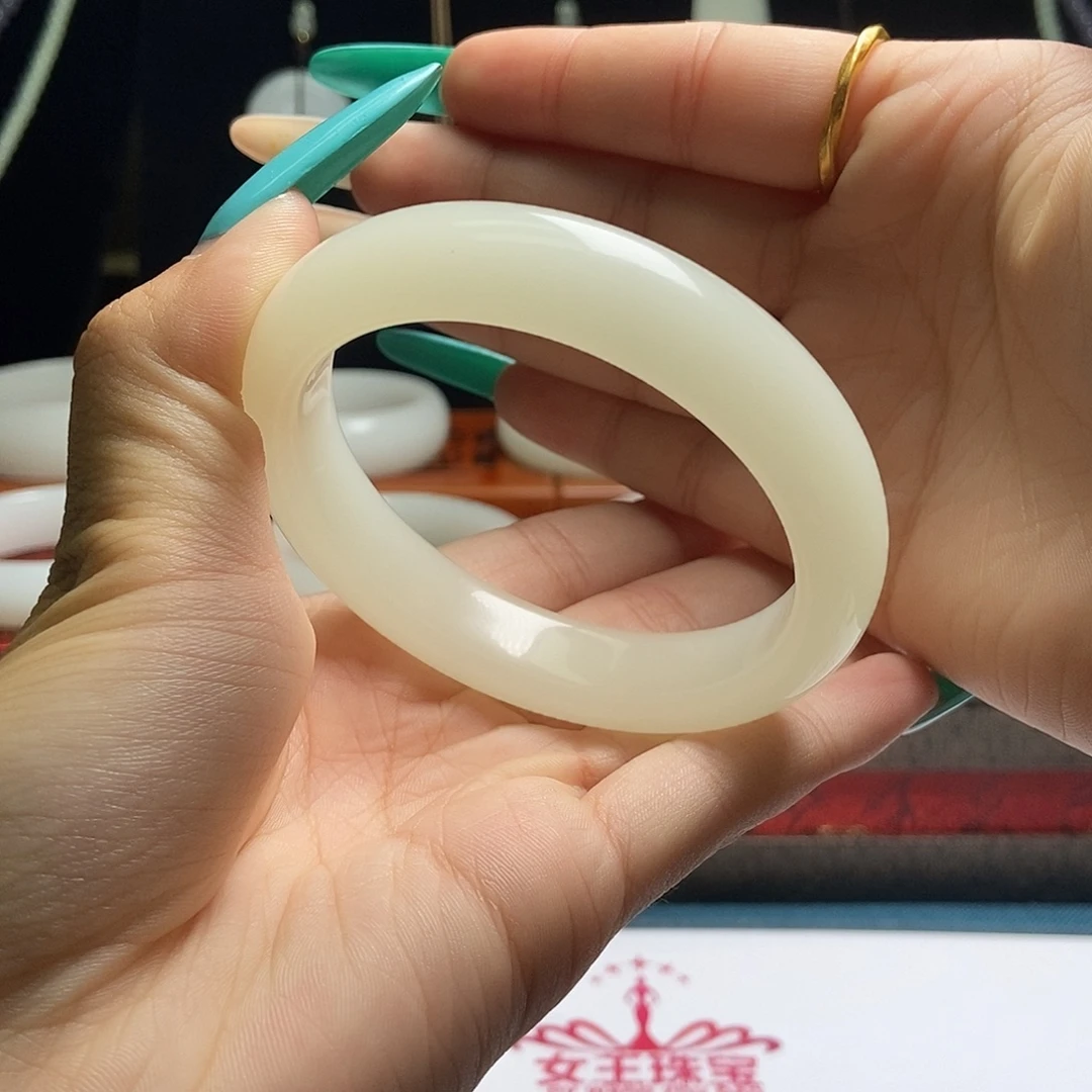 陈***安52圈口正圈手镯暖白色