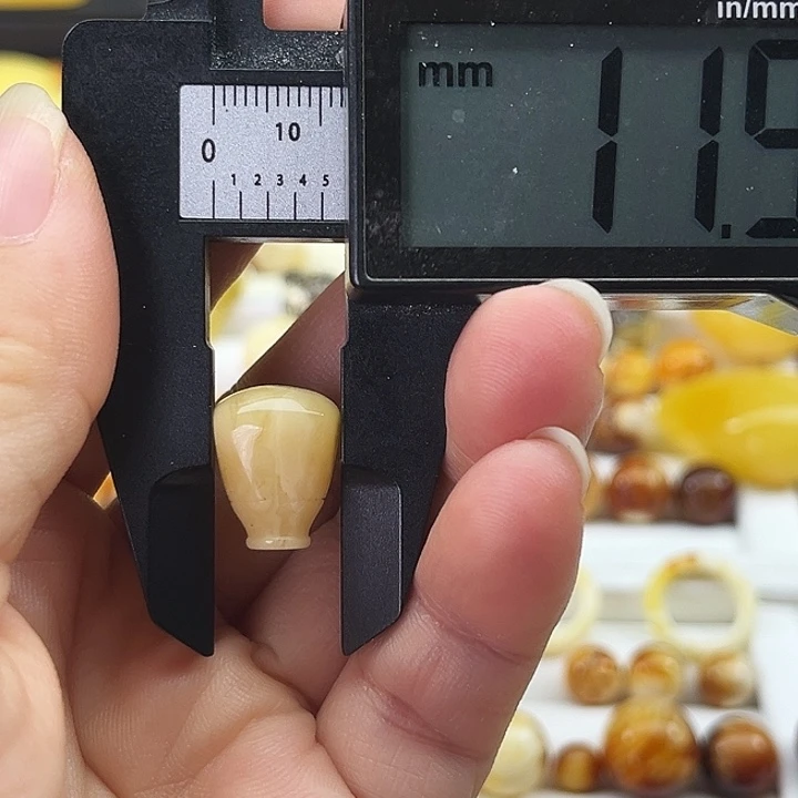 琥珀颈饰未镶嵌37