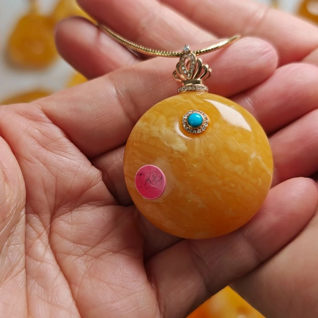 蜜蜡吊坠(赠链)18K金镶嵌