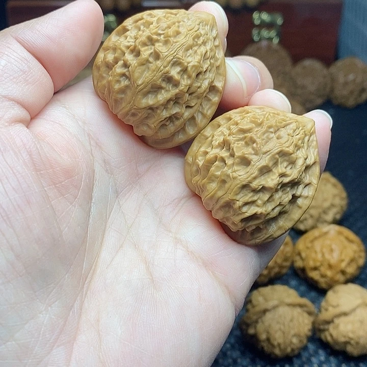 文玩核桃把件37金牛