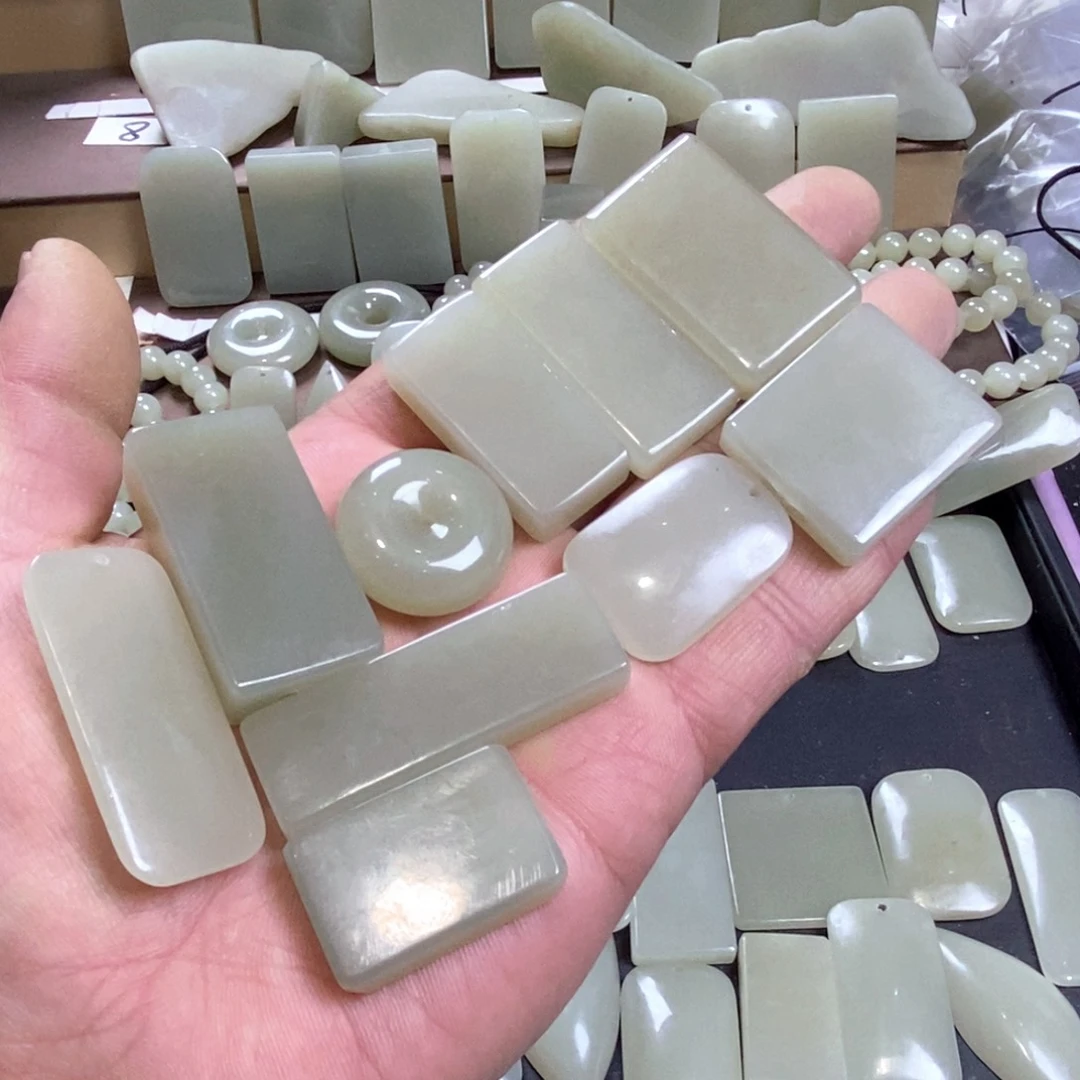 颈饰未镶嵌和田玉塔****府031