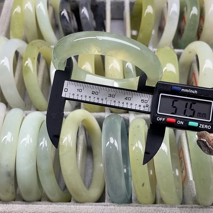 蛇纹石玉未镶嵌手镯135