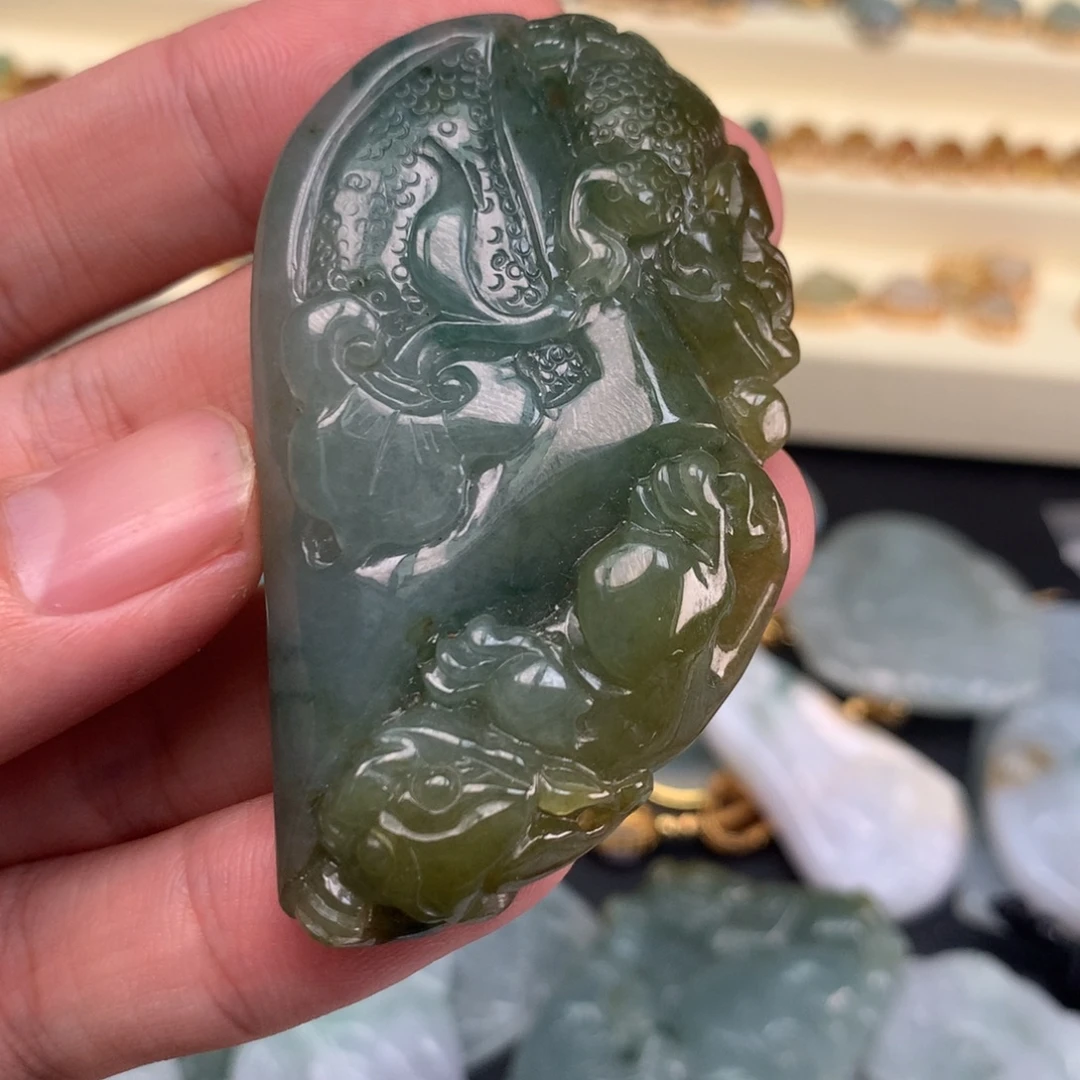 ℯ***۵翡翠未镶嵌颈饰福利