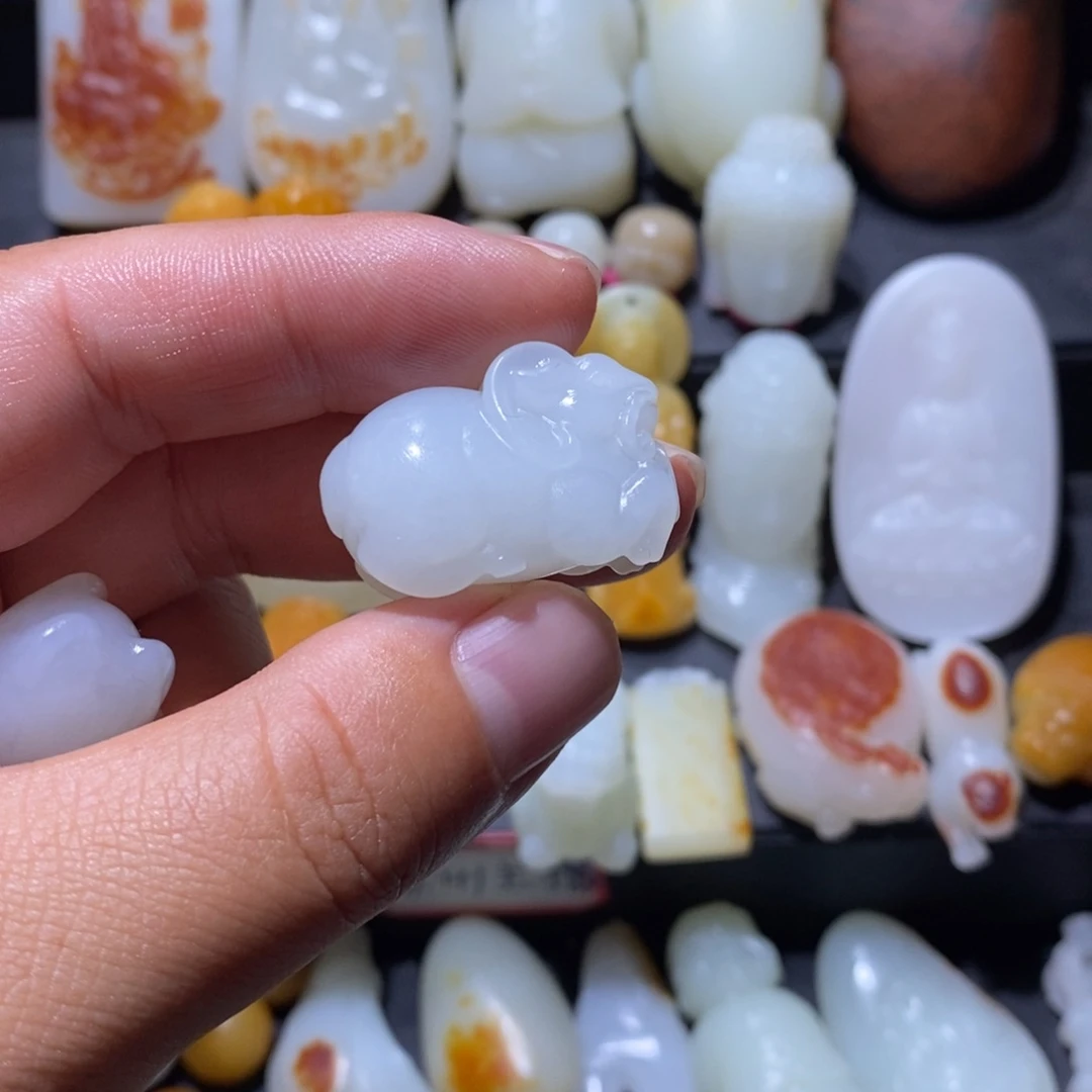 *****和田玉未镶嵌颈饰