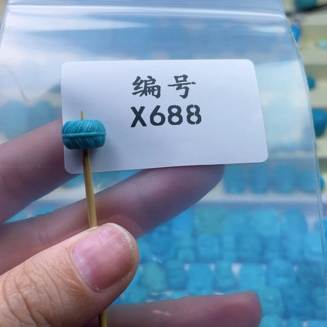K***i未镶嵌绿松石天然原矿绿松石雕件