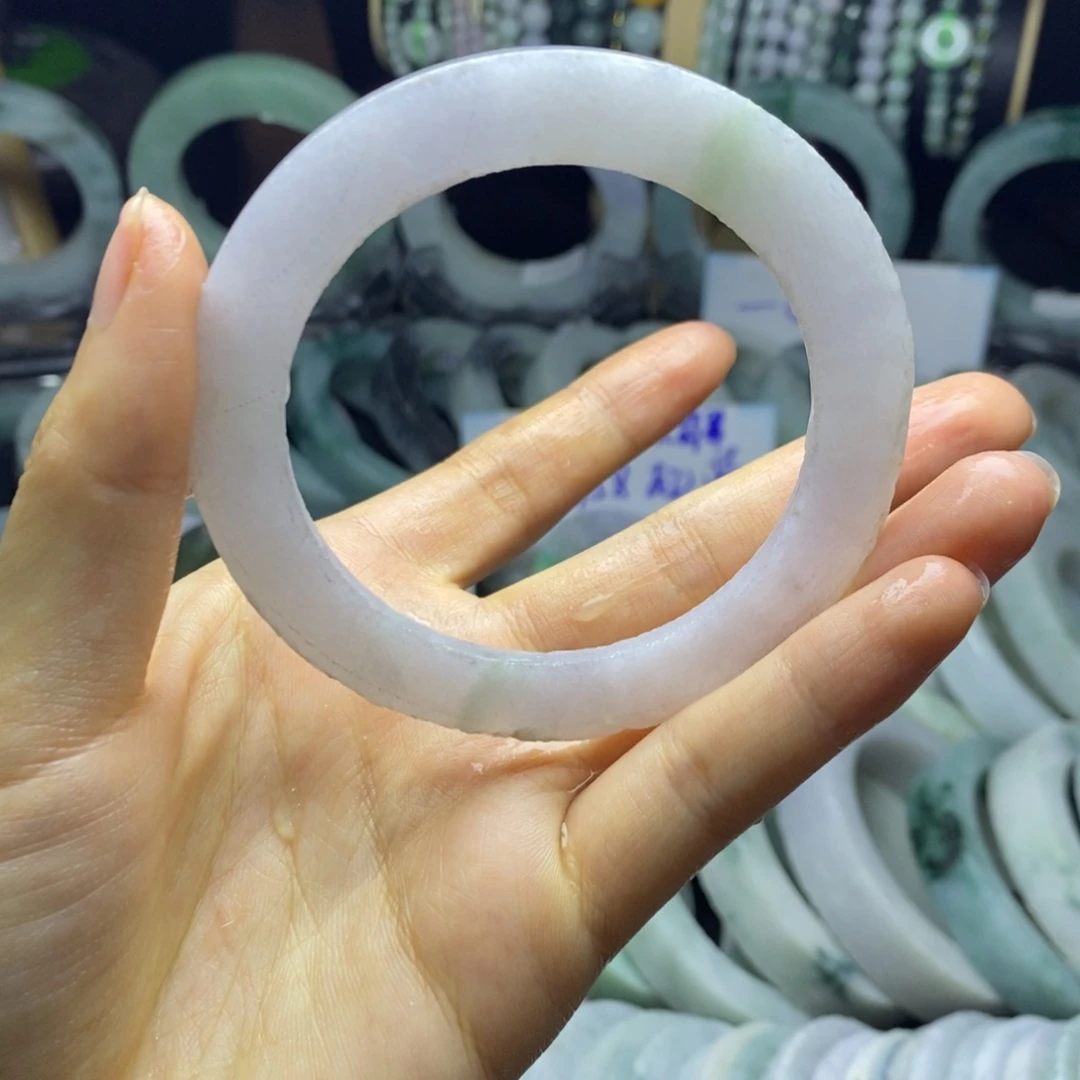 定制翡翠未镶嵌手镯