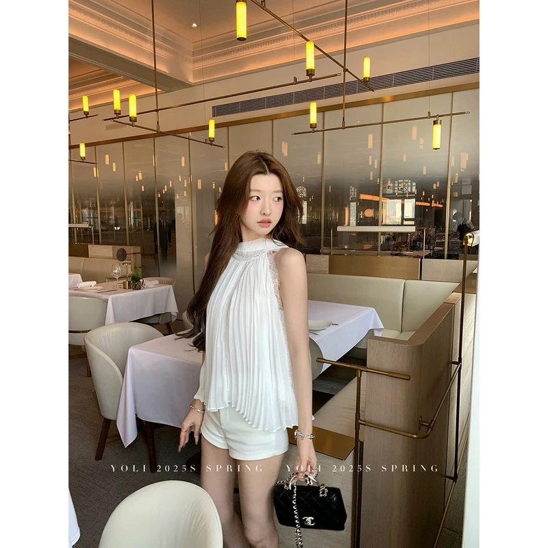 YOLI 张宥利重工压褶挂脖上衣