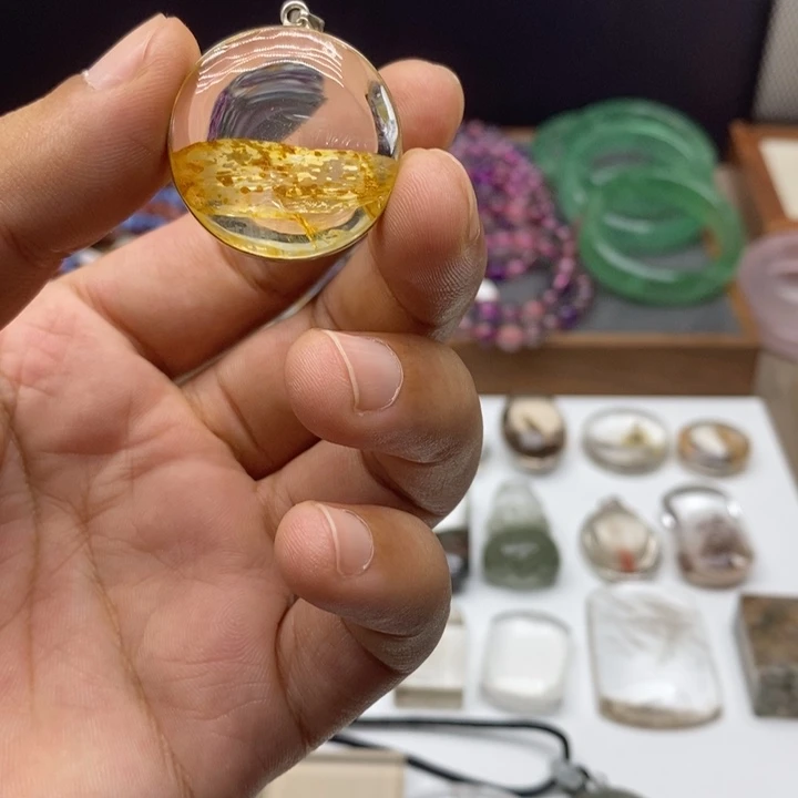 娜***娜未镶嵌颈饰水晶胶花