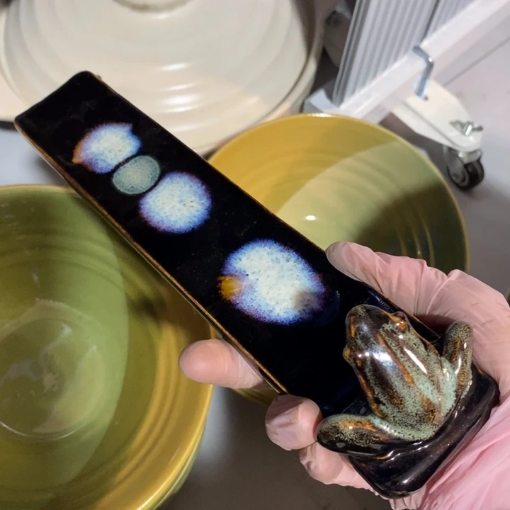 瓷片窑变青蛙香插长度26.5厘米