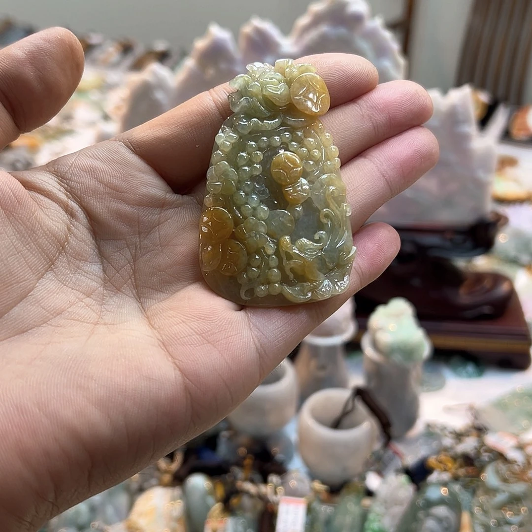 翡翠未镶嵌颈饰挂件