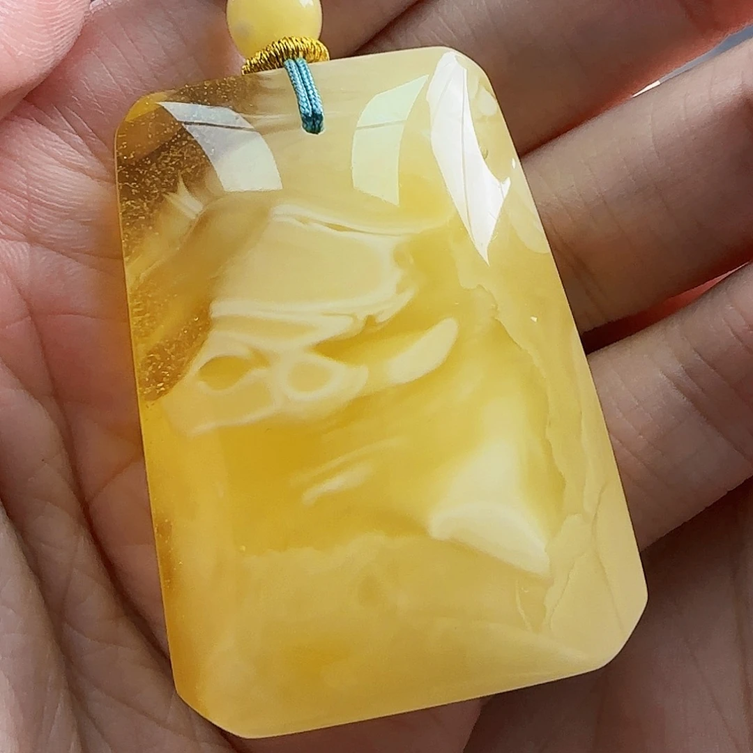 未镶嵌琥珀珠宝奇石