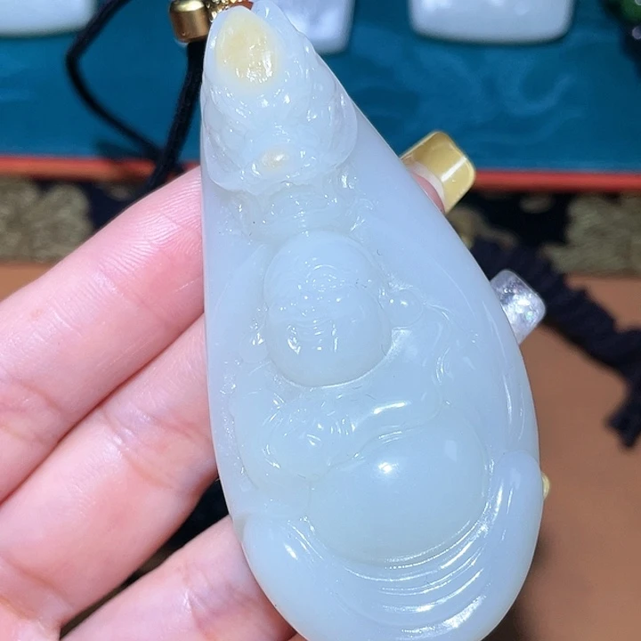 橙***意颈饰未镶嵌和田玉