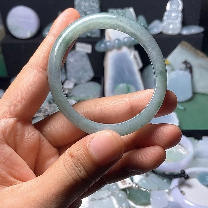 翡翠未镶嵌颈饰手镯