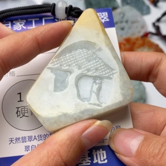 翡翠颈饰未镶嵌翡翠