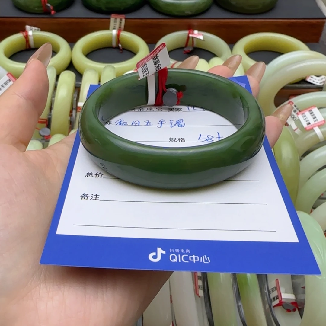 和田玉手镯未镶嵌?****?