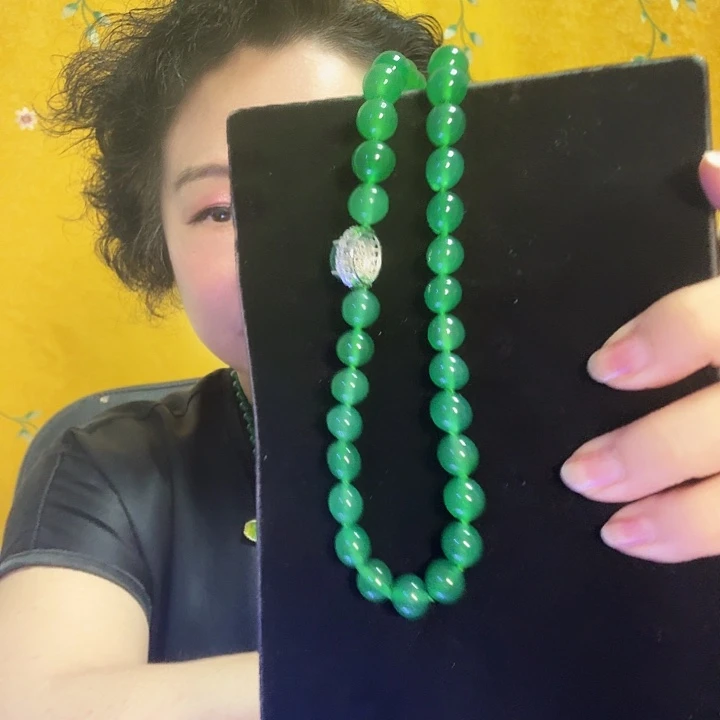 王***荣玛瑙/玉髓未镶嵌颈饰