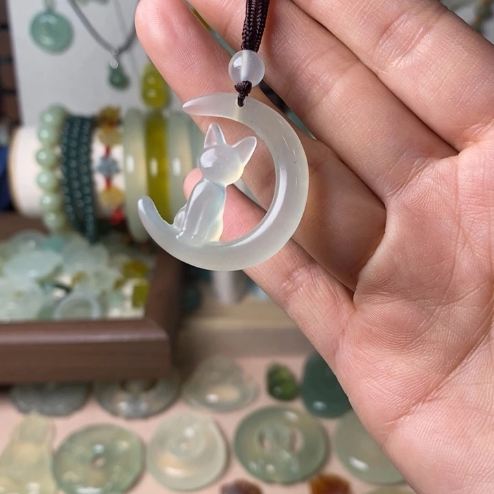 蛇纹石玉颈饰未镶嵌