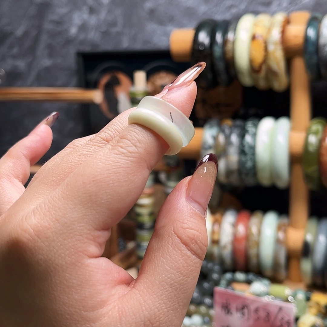 诸***闪蛇纹石玉未镶嵌戒指不退换