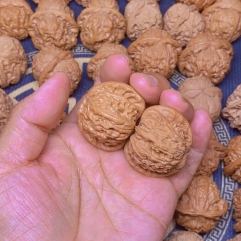 【闪购商品】文玩核桃吊坠则白狮子39