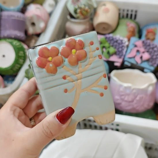 当场拍满15元发货不凑不发，花盆盆口不方不圆有针孔黑点是正常的，