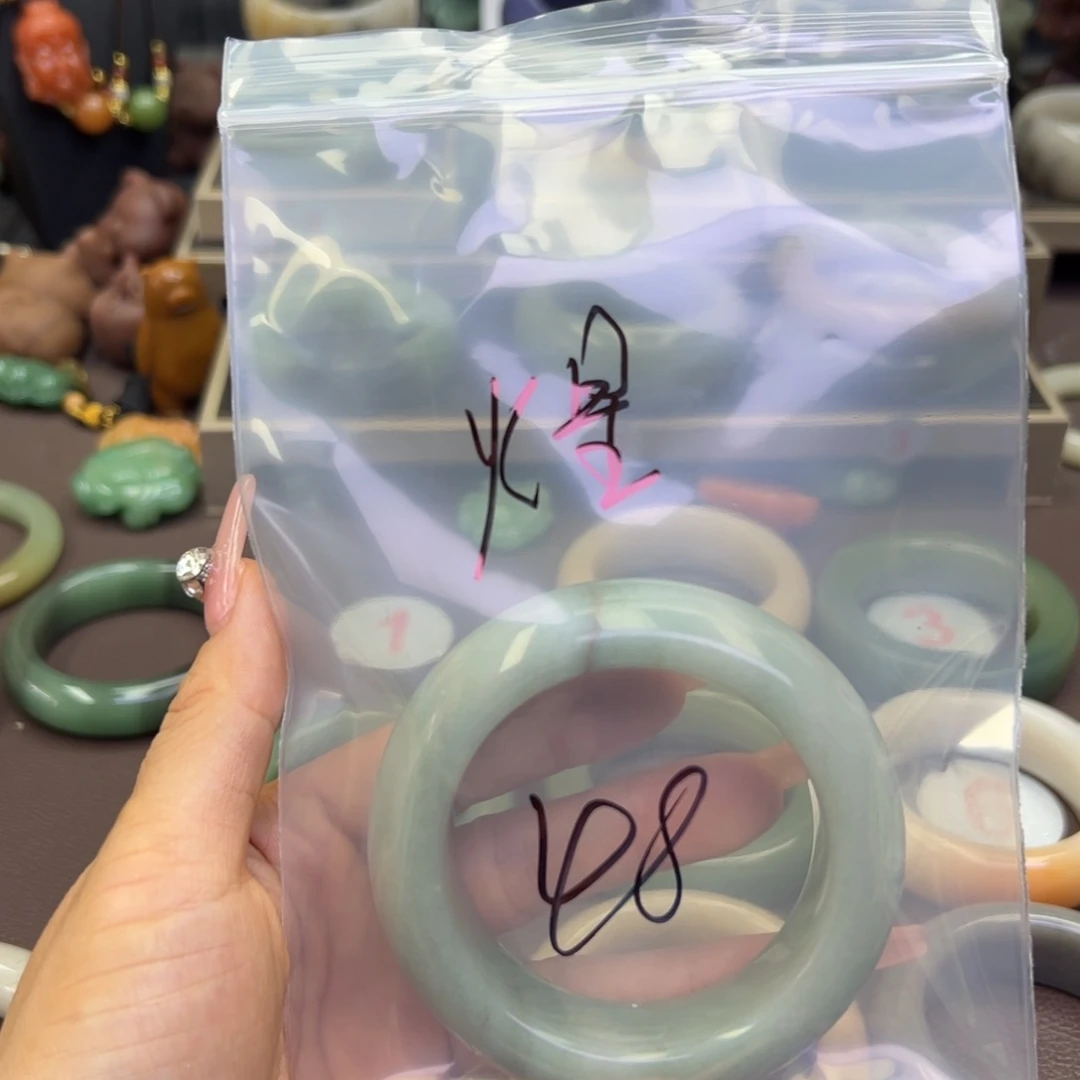 未镶嵌手镯石英岩玉火**主