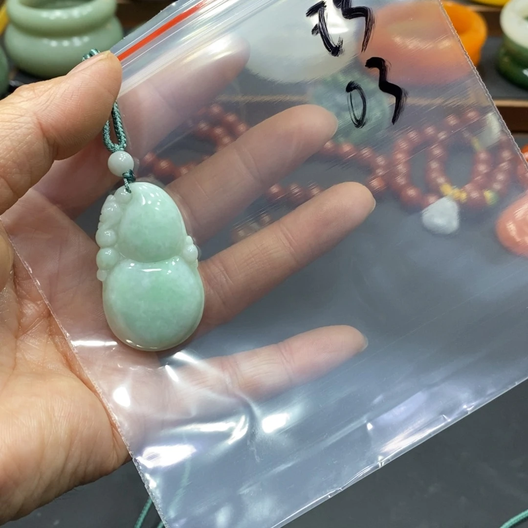 石英质玉吊坠未镶嵌珍*