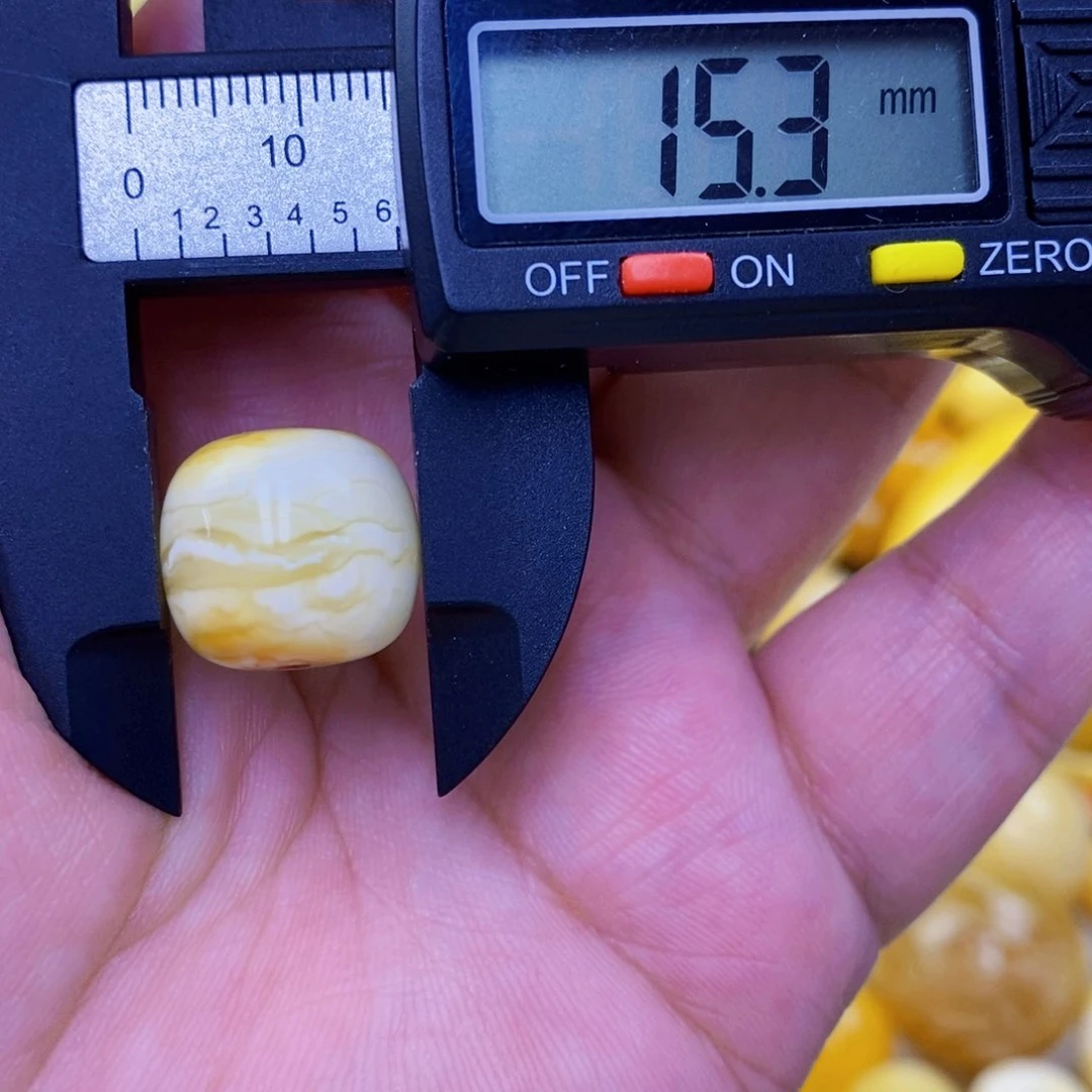 未镶嵌琥珀珠宝奇石