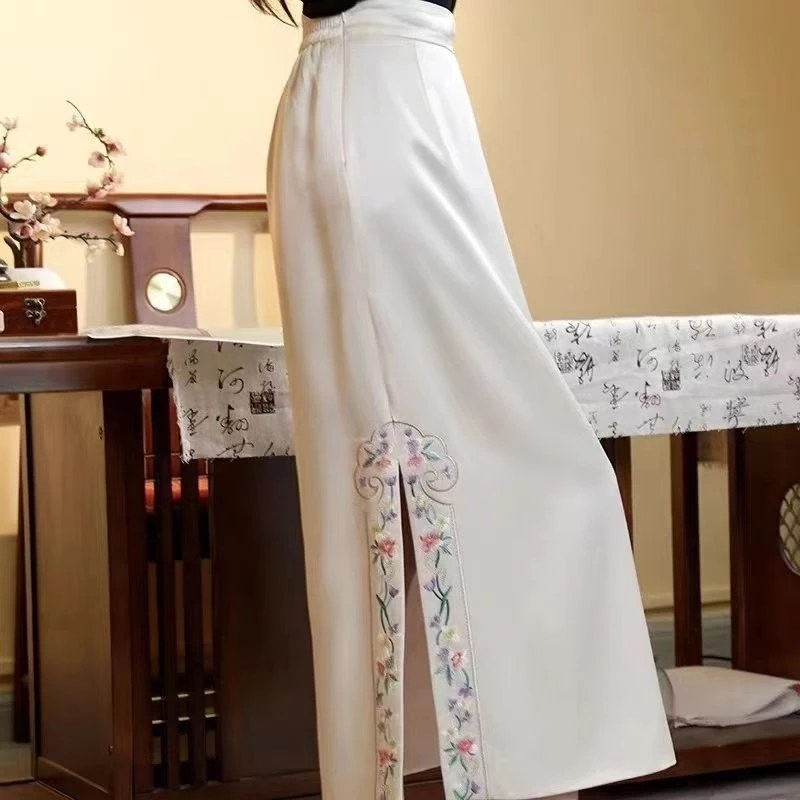 新中式国风丝缎刺绣开叉半身裙女春季轻奢高级感唐装白色半裙女