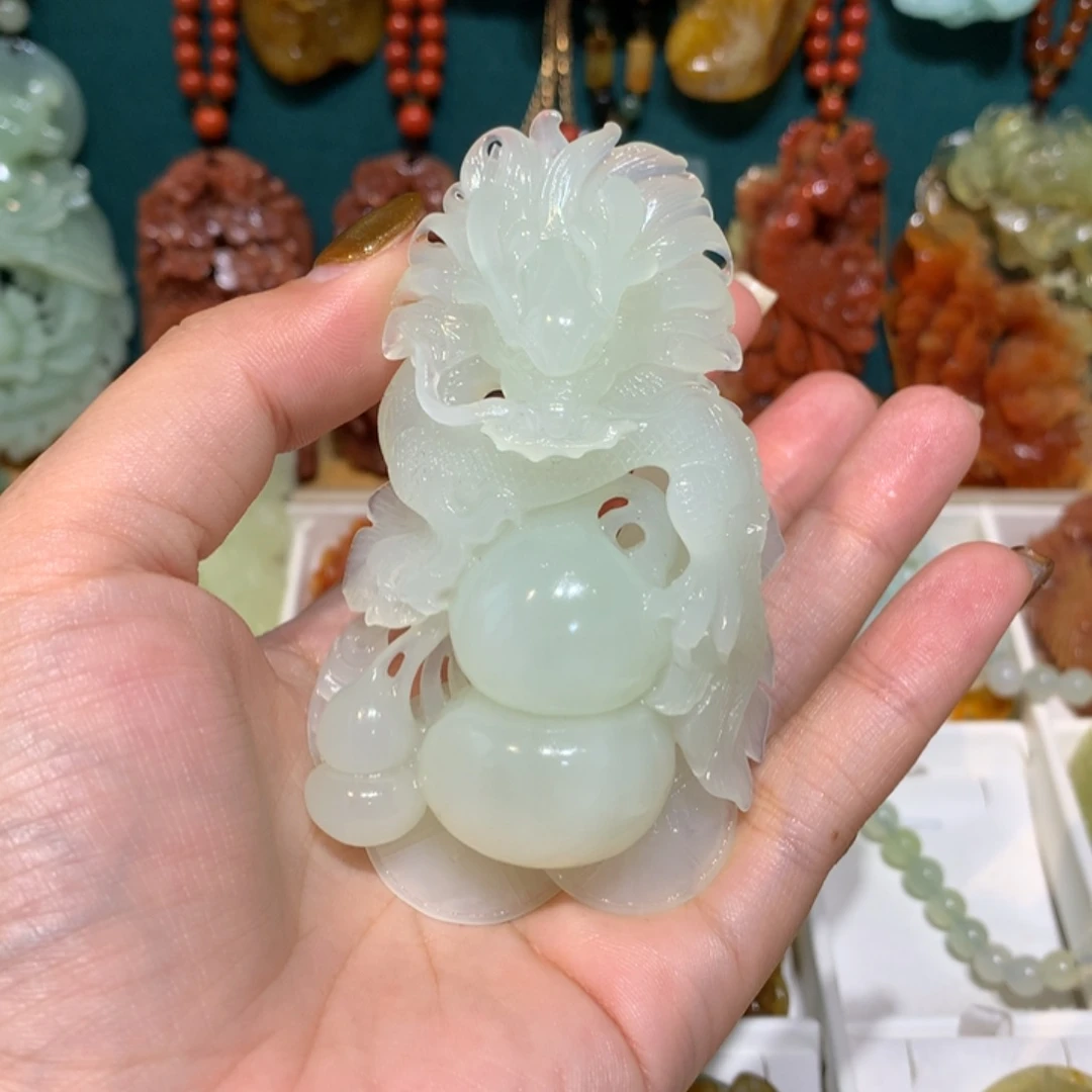 岁***安蛇纹石玉未镶嵌颈饰