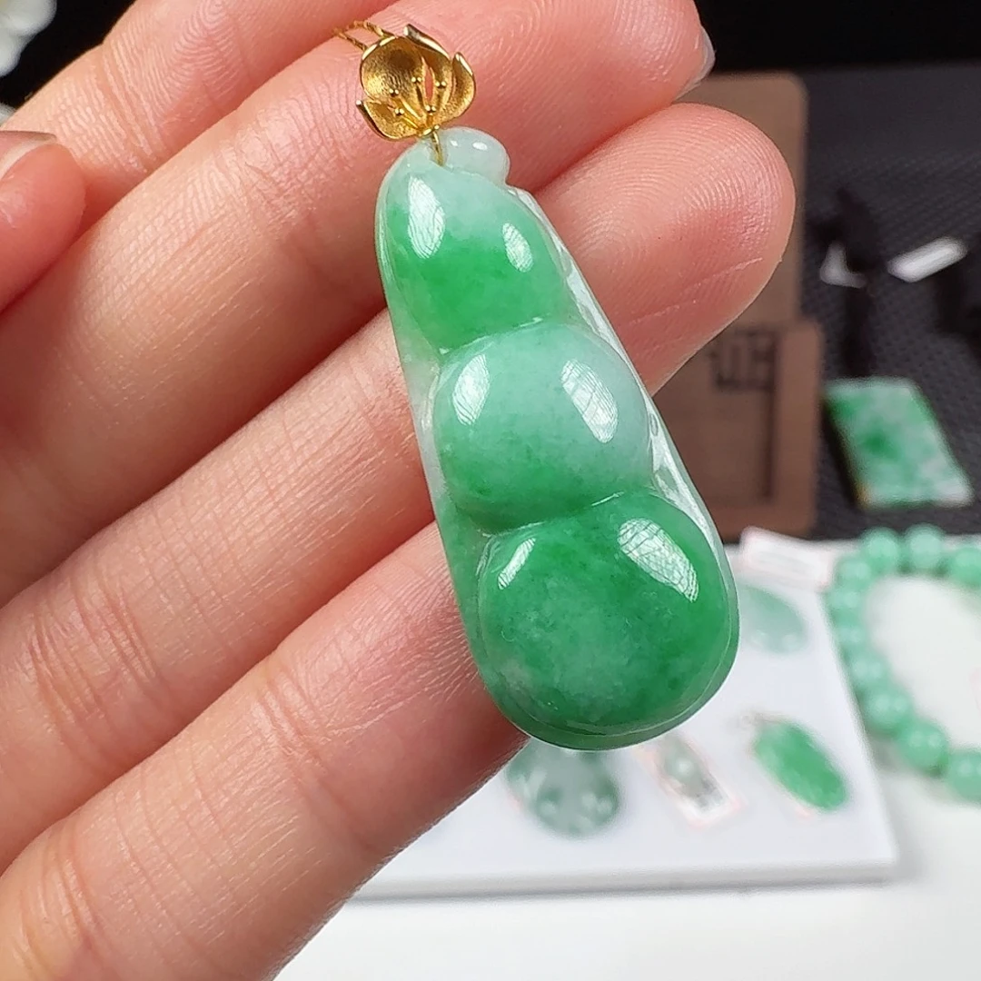 翡翠18K金镶嵌颈饰