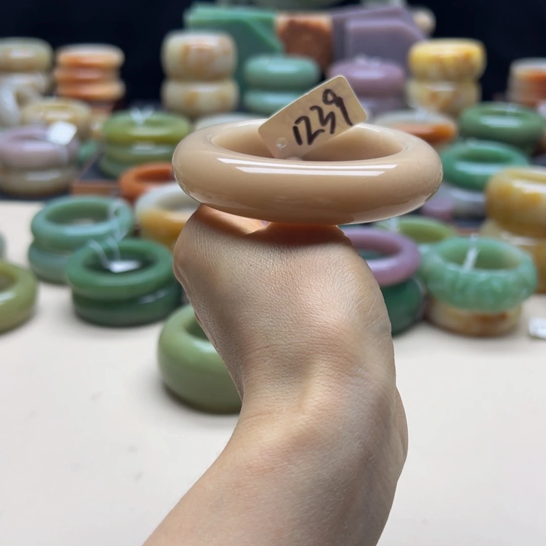 石英岩玉手镯未镶嵌