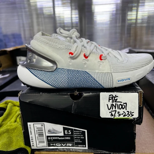 断码运动鞋-安德玛-UM007