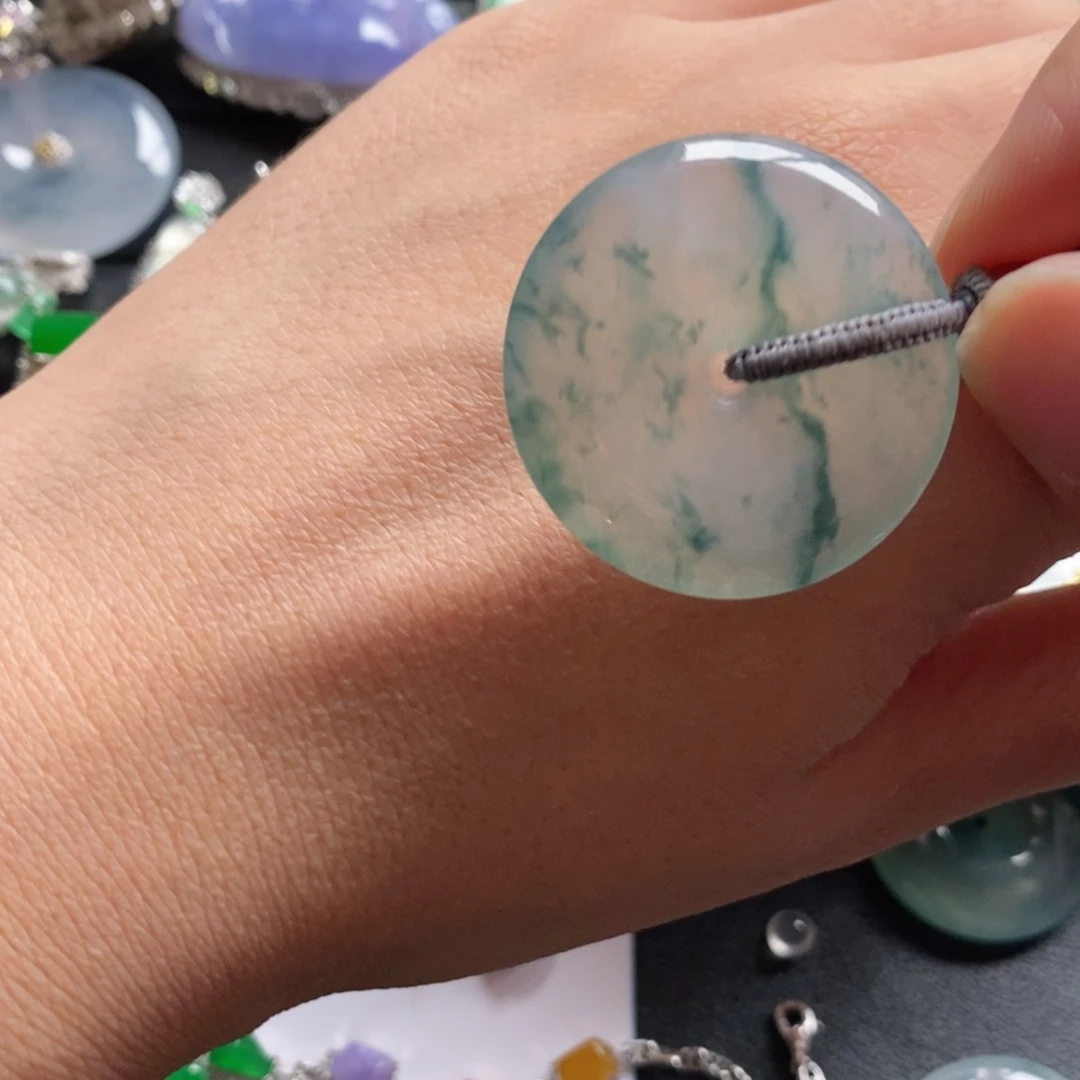 翡翠未镶嵌颈饰缅甸