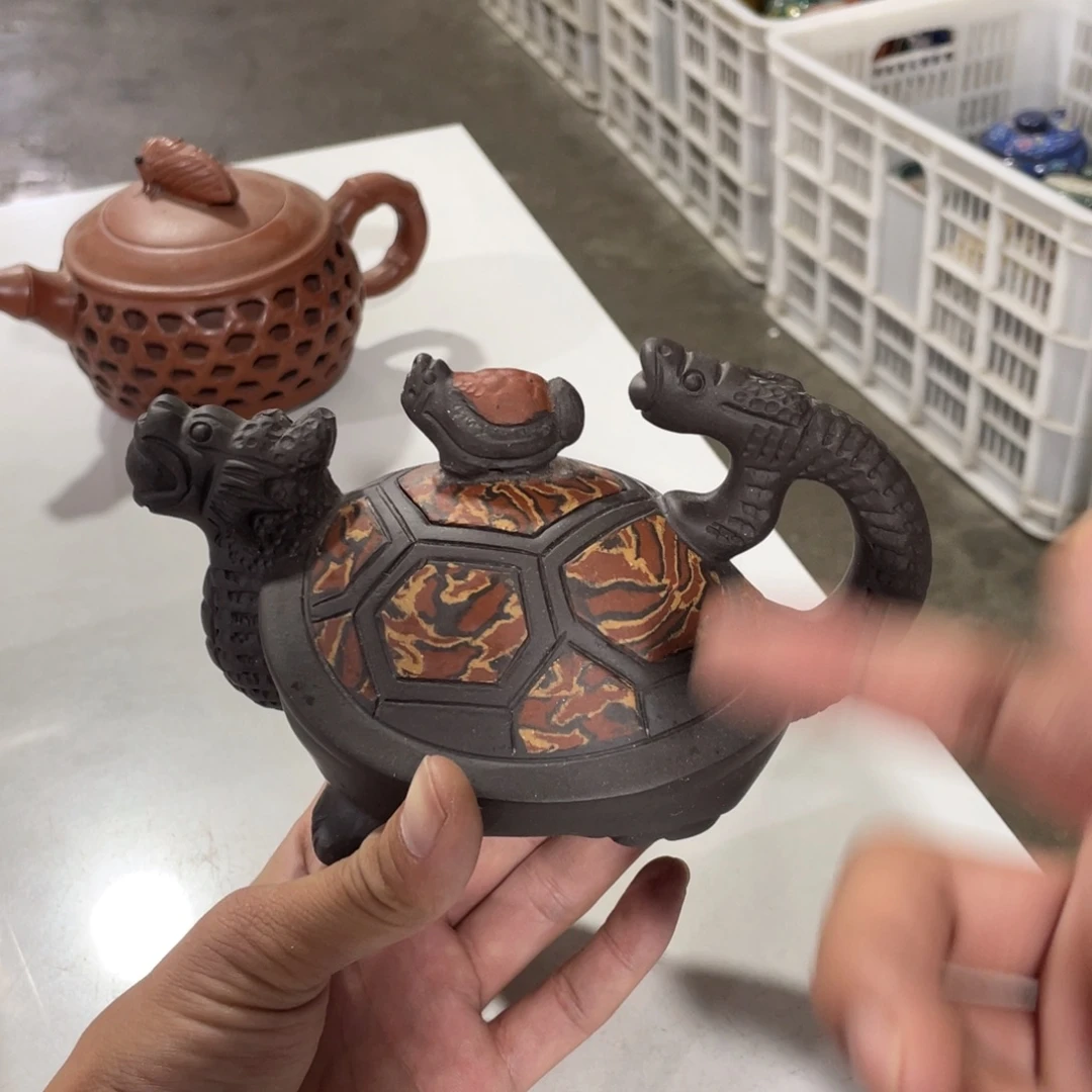 紫砂茶壶老厂紫砂壶一件。
