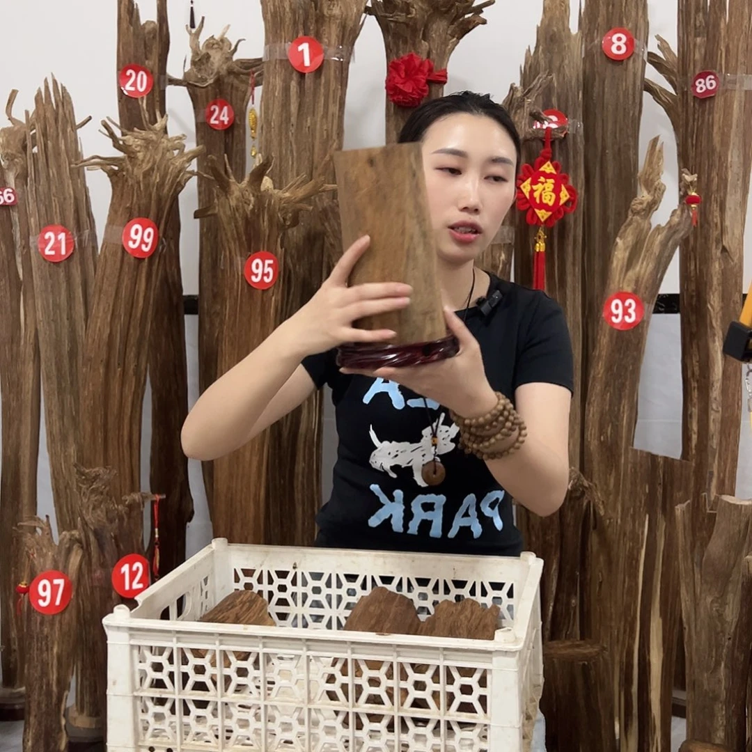 沉香碎屑沉香原材料