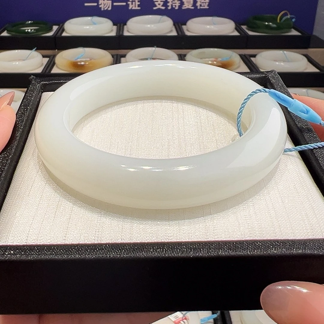 和田玉未镶嵌手镯