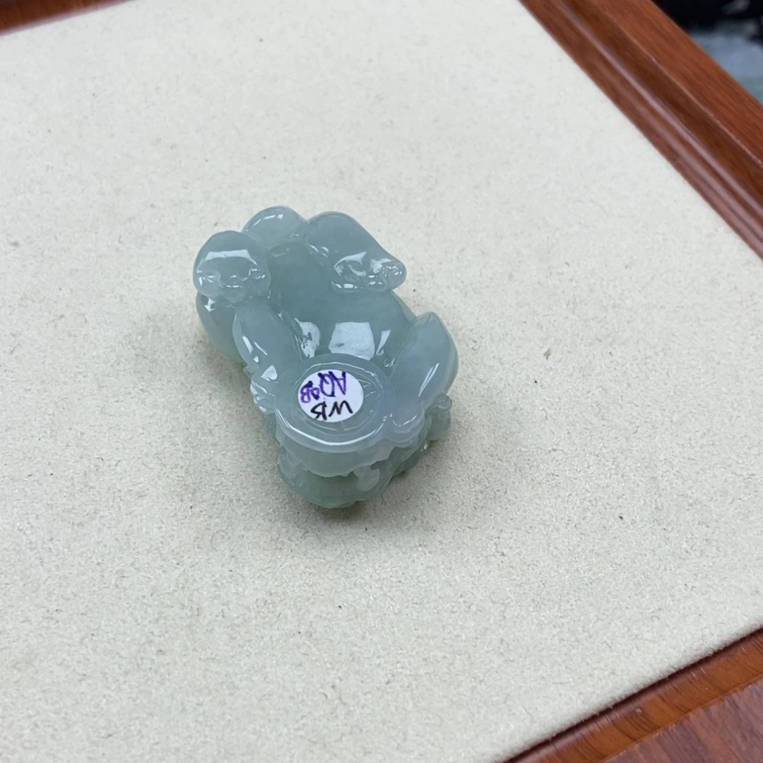 俊***材翡翠未镶嵌颈饰如意貔貅