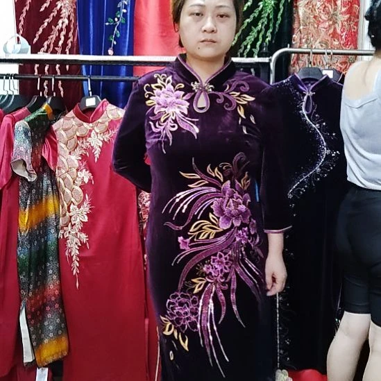 燕***格紫色金丝绒重工长款旗袍l码