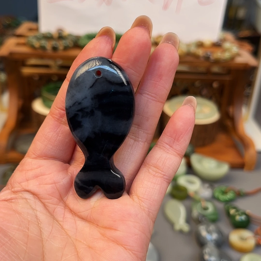 如***梦和田玉（糖玉）未镶嵌颈饰