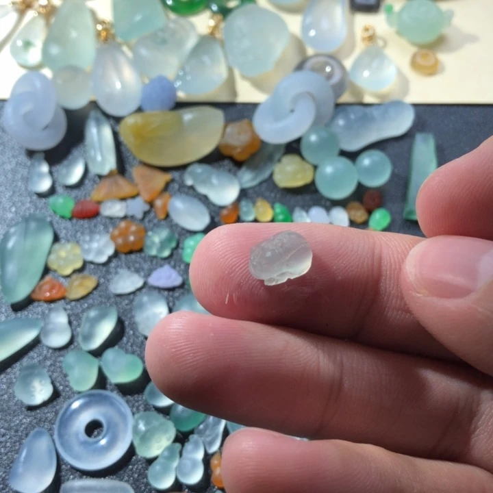 定制翡翠未镶嵌挂件