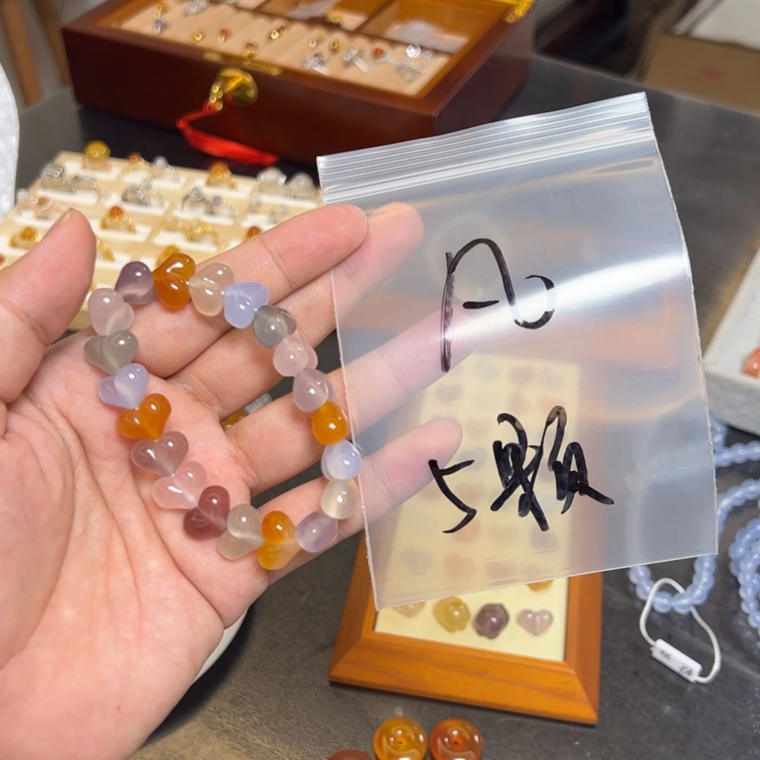 凡***'玛瑙/玉髓未镶嵌珠宝半成品其中一颗