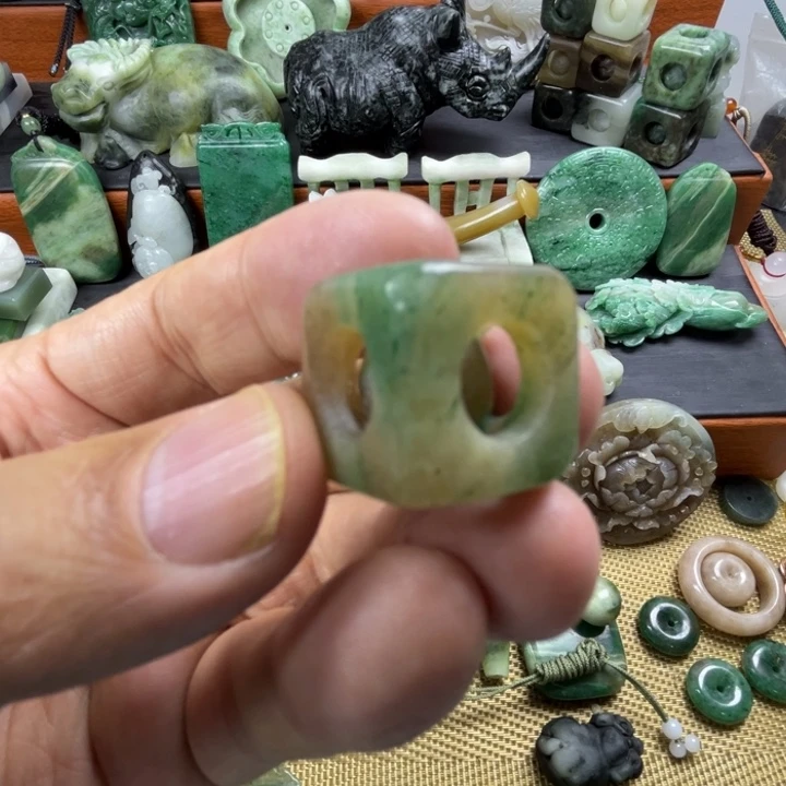 独山玉未镶嵌珠宝半成品