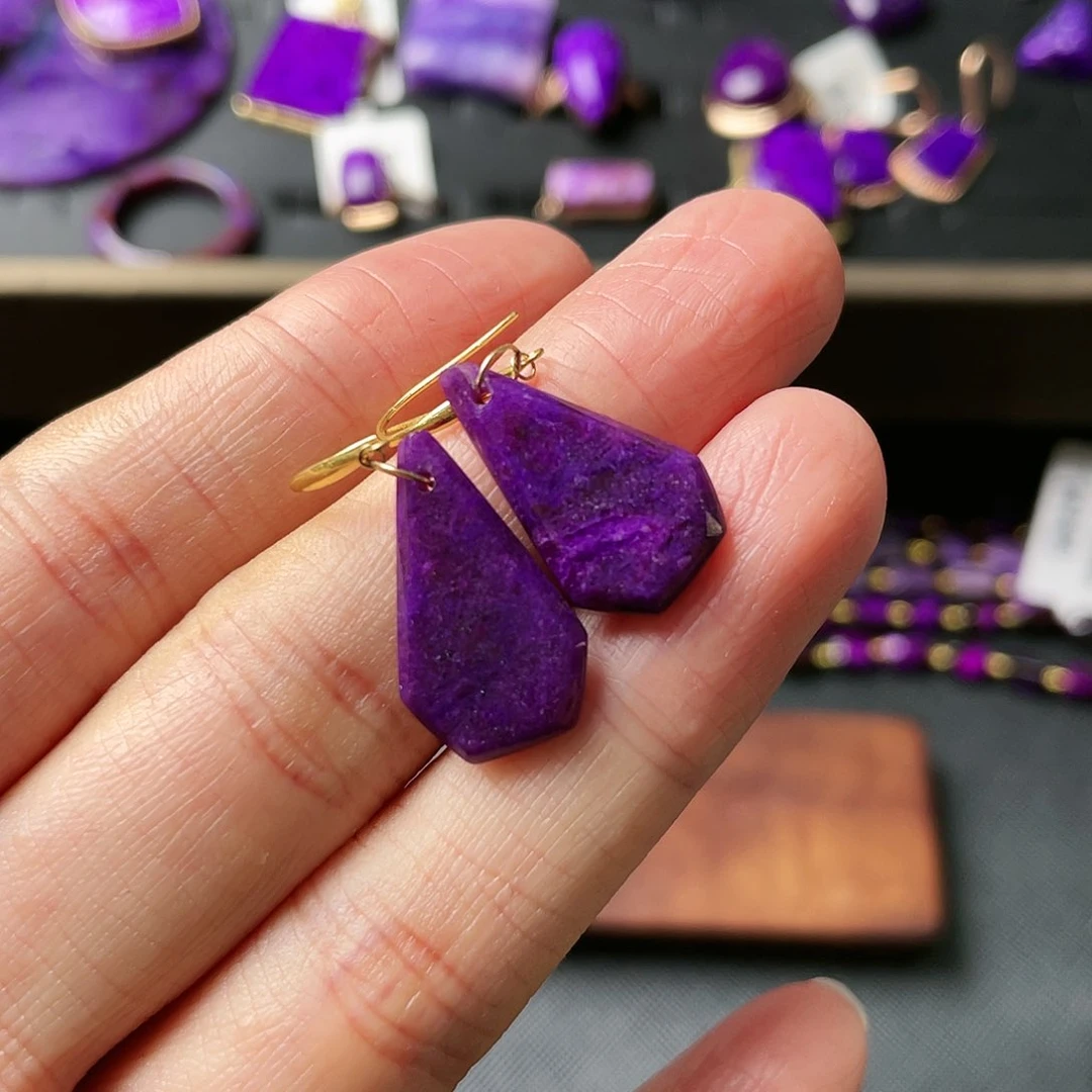 18K金镶嵌苏纪石（舒俱来）耳环周*