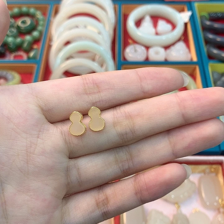 和田玉未镶嵌耳饰藕粉葫芦耳钉