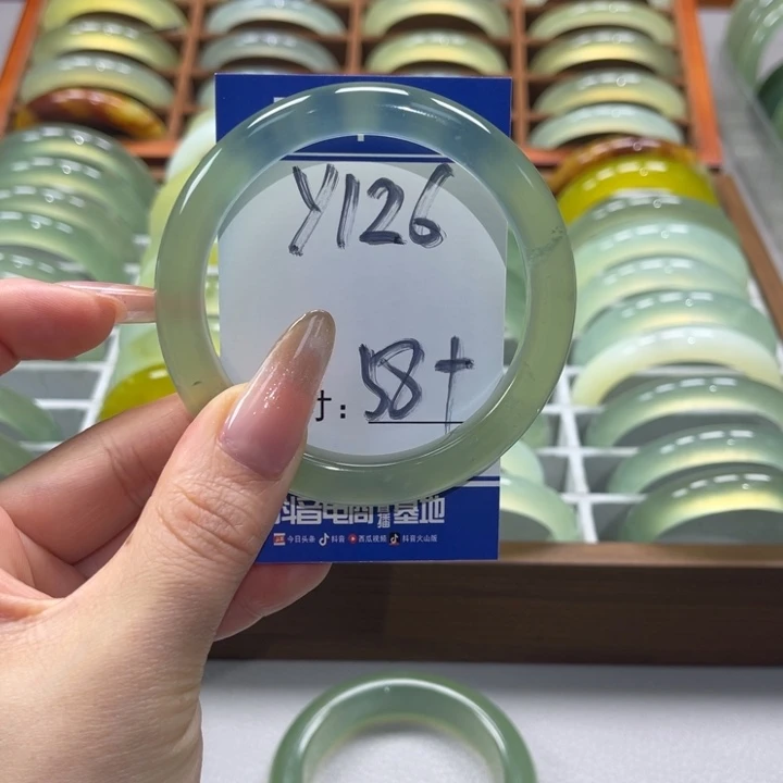 岫玉手镯未镶嵌独*