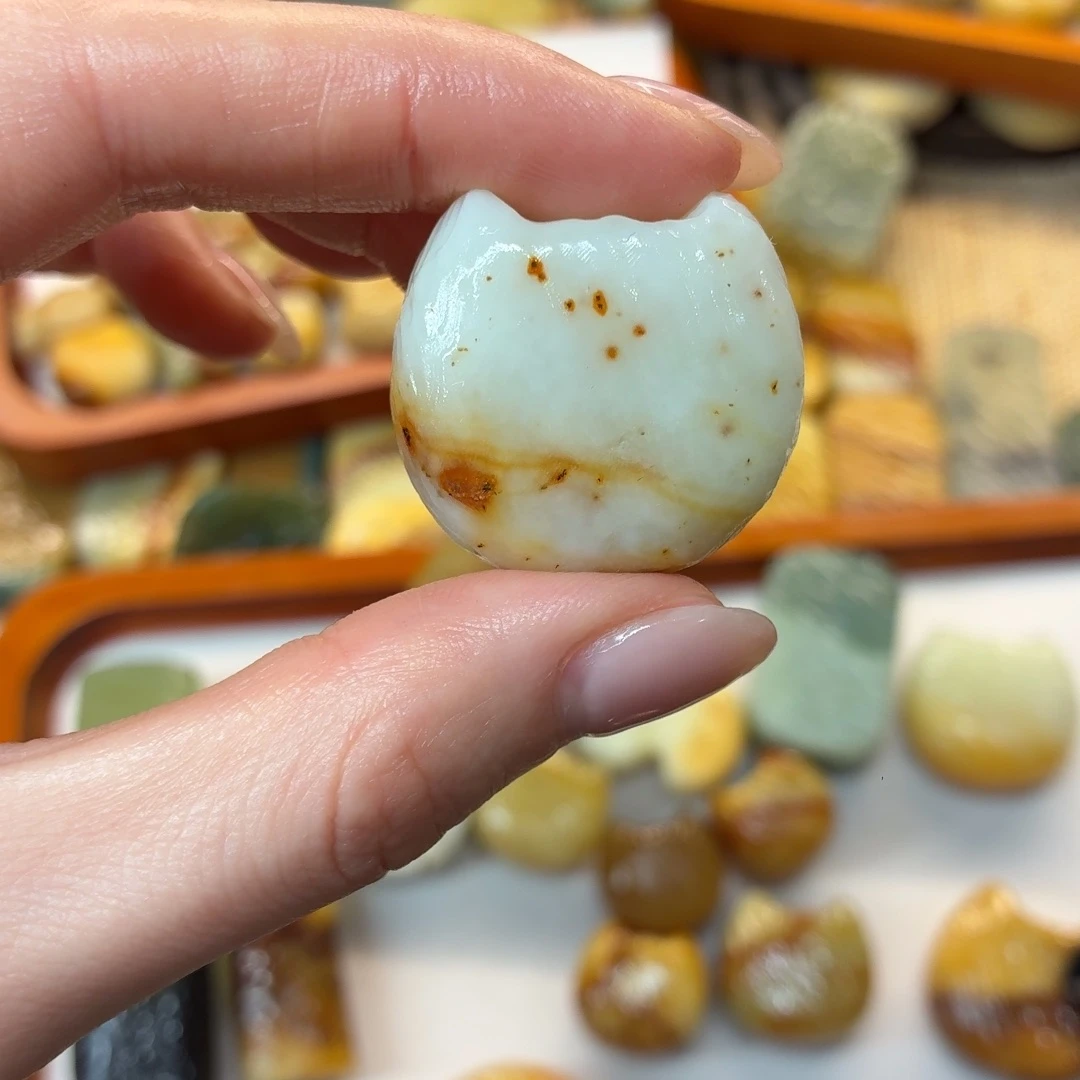 m***o蛇纹石玉未镶嵌颈饰