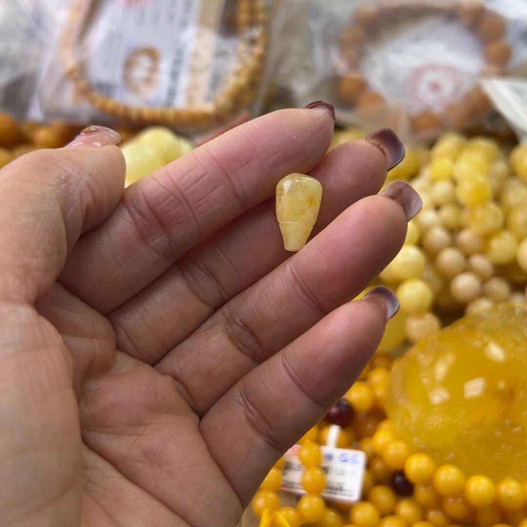 琥珀珠宝奇石未镶嵌