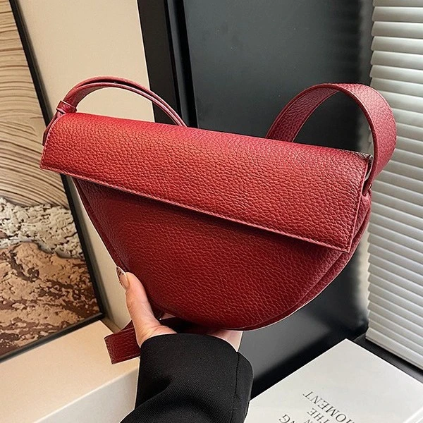 高级质感荔枝纹包包女2025秋冬新款小众设计单肩斜挎包流行马鞍包