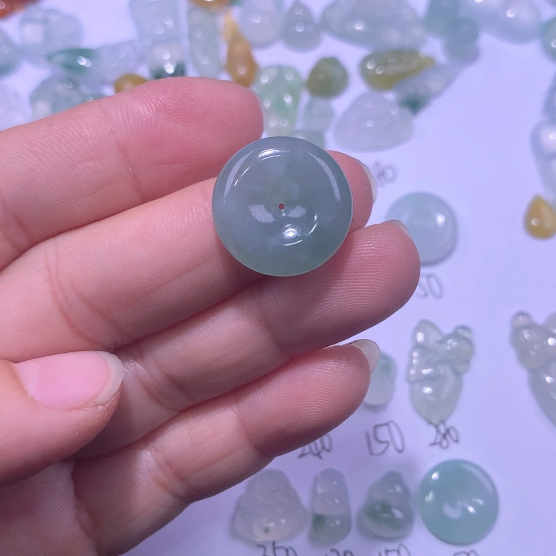 翡翠未镶嵌颈饰扣