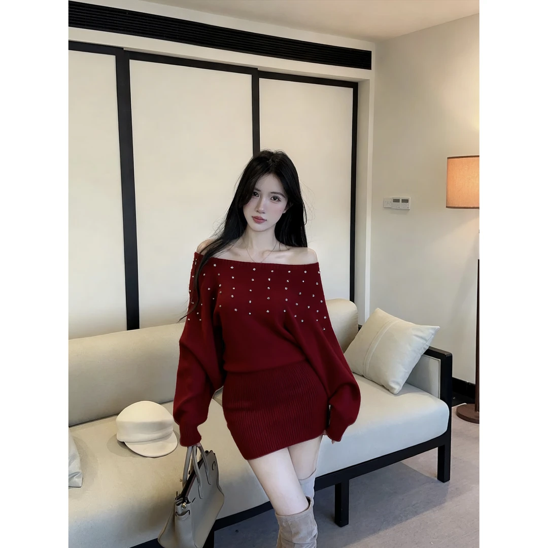 软糯法式性感斜肩烫钻针织连衣裙设计感修身显瘦套头包臀毛衣短裙